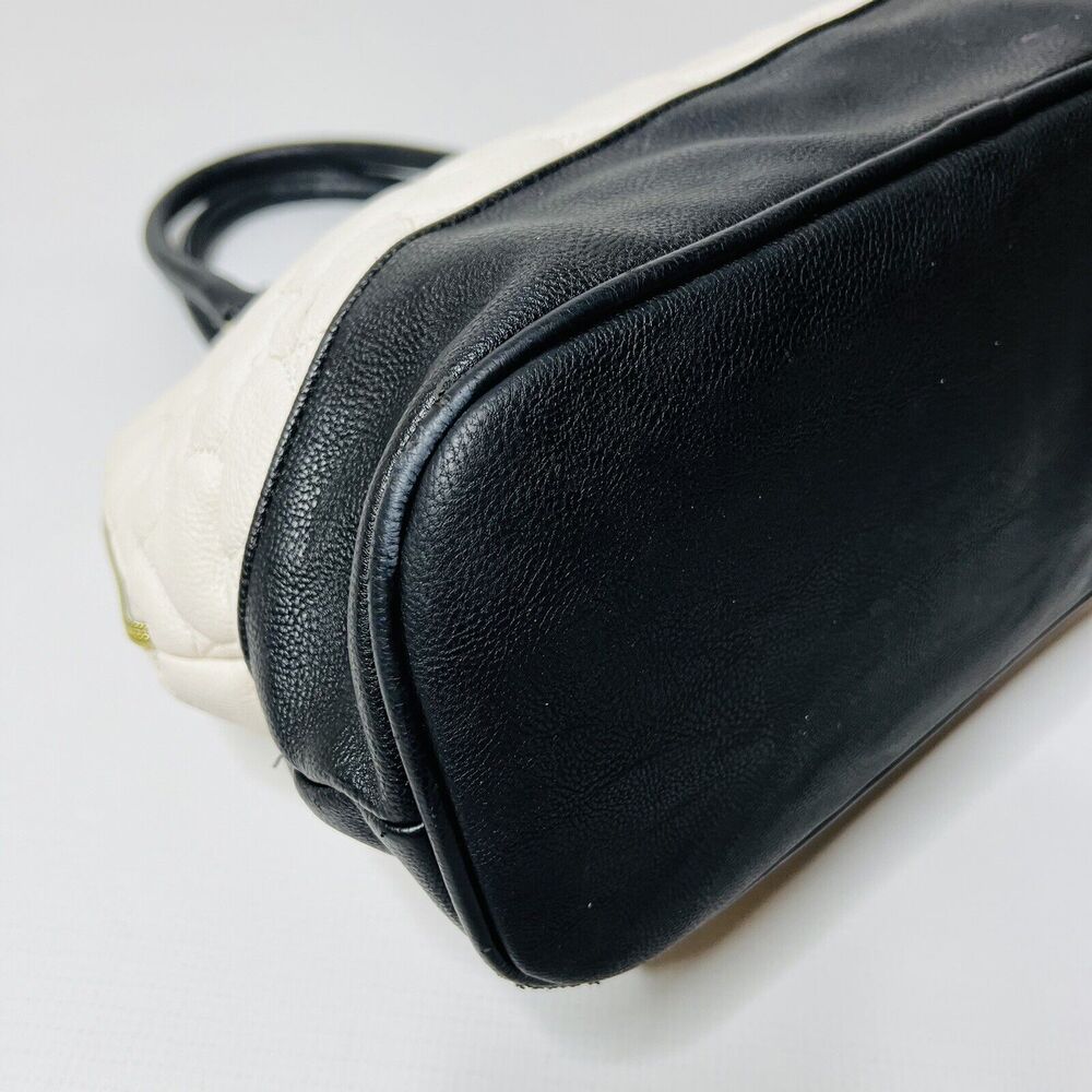 BETSEY JOHNSON WHITE AND BLACK HEART QUILTED SATCHEL HANDBAG CLASSIC - Picture 8 of 10